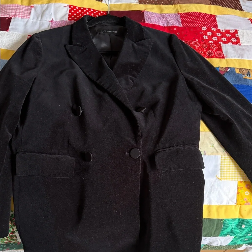 Zara Classic Black Velvet Blazer - Picture 3 of 3